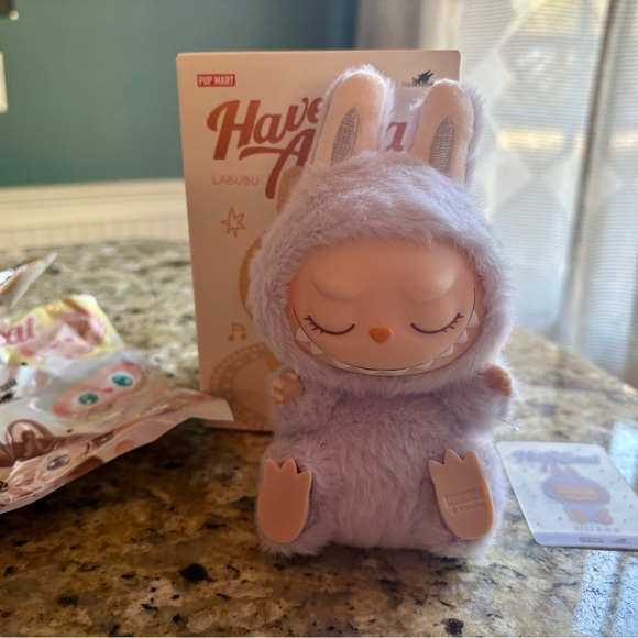 POP MART Have A Seat Labubu - ZiZi - Picture 2 of 7